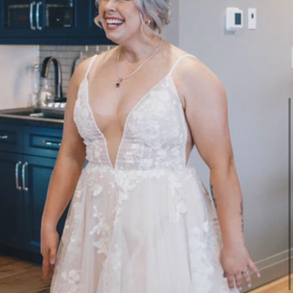 Joelle Wtoo by Watters Bridal Gown - Picture 3 of 14